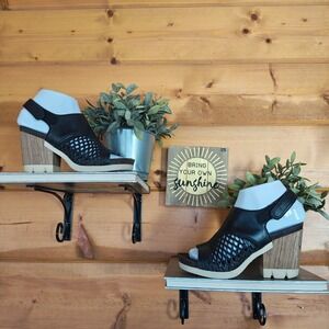 OTBT Jet Set Footbed Black Leather Laser Cut Platform Flex Heel Sandal Shoe 6 M
